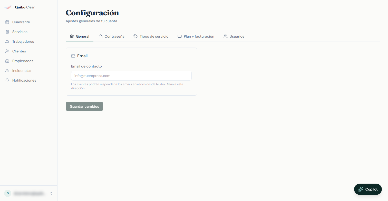 Pestaña General de Configuración con el campo Email de contacto.