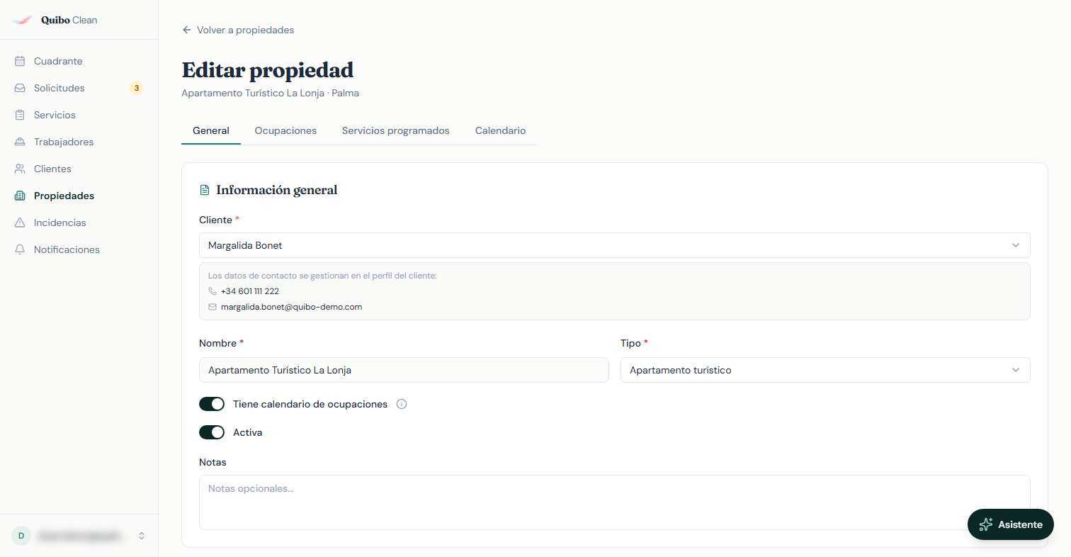 Ficha de edición de una propiedad turística con cuatro pestañas (General, Ocupaciones, Servicios programados, Calendario), datos de cliente y dirección, y el toggle 'Tiene calendario de ocupaciones' activado.