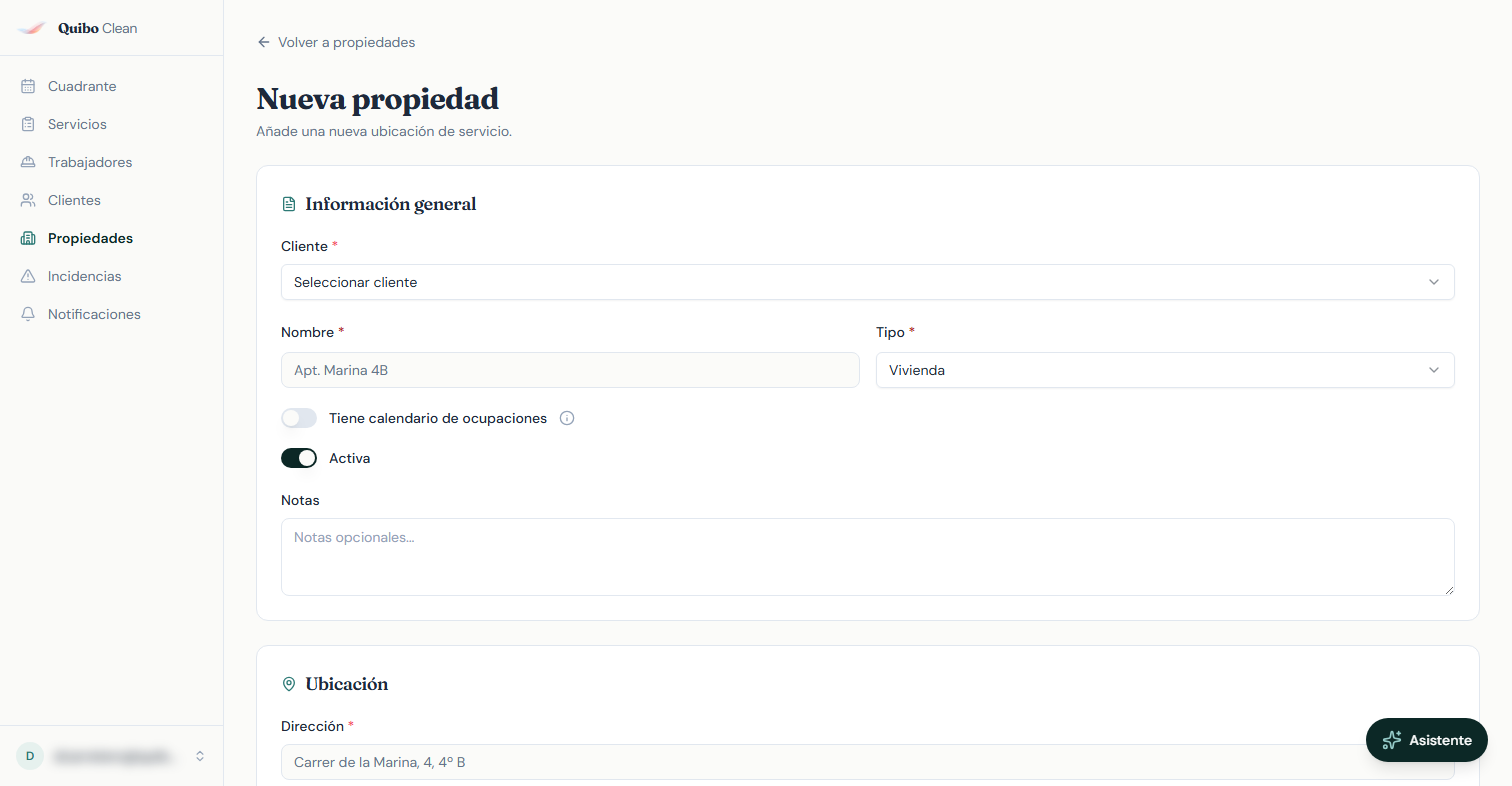 Formulario de nueva propiedad con los campos cliente, nombre, tipo y un toggle 'Tiene calendario de ocupaciones' con tooltip explicativo.